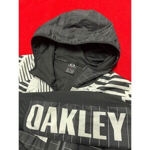 Oakley Men's Black White Graphic Print Lightweight Hooded Jacket Size M